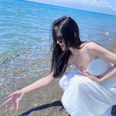 拥抱太阳的月亮